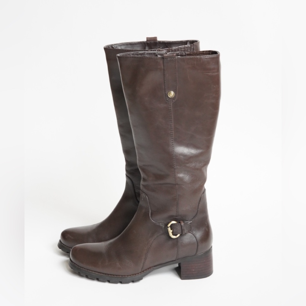 Blondo Brown Heeled Boots with Classic Design